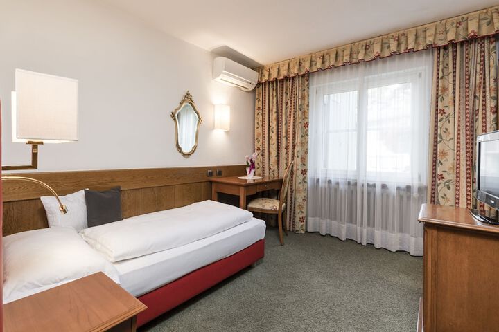 Room 6 of 70