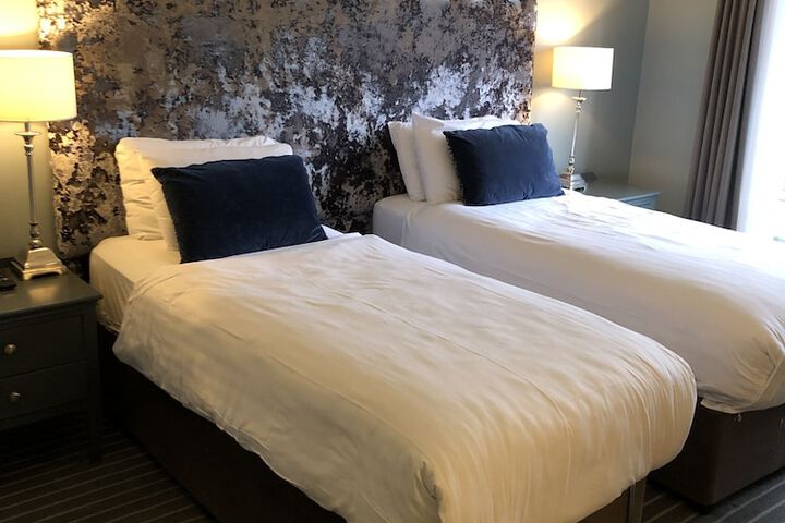 Room 12 of 34