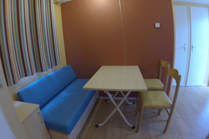 Room 9 of 34