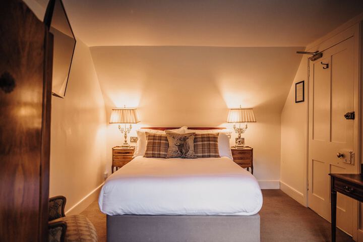 Room 21 of 102