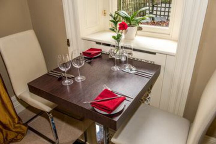 Dining 42 of 44