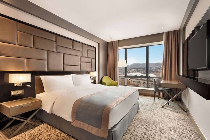 Room 27 of 80