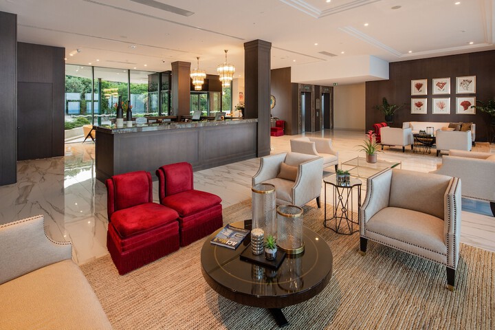 Entrance & Lobby