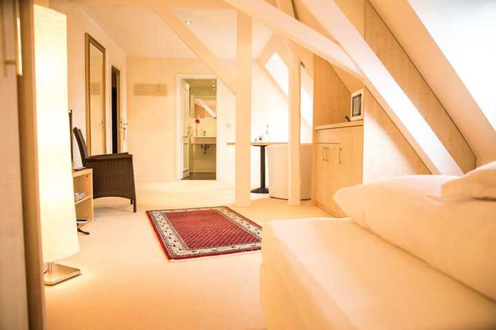 Room 4 of 30