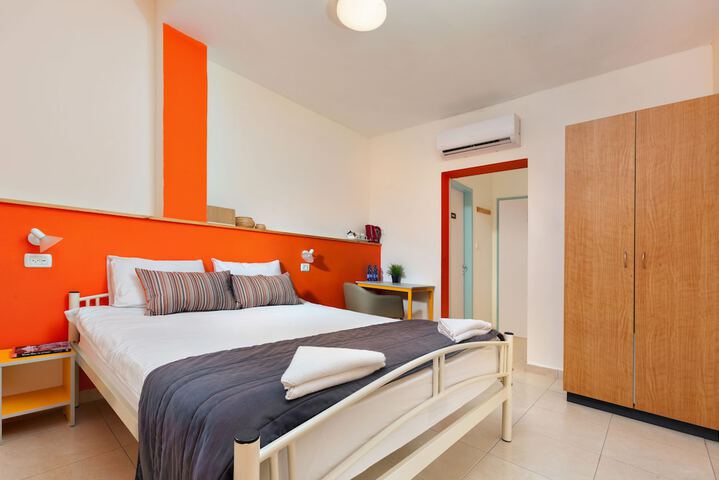 Room 17 of 137
