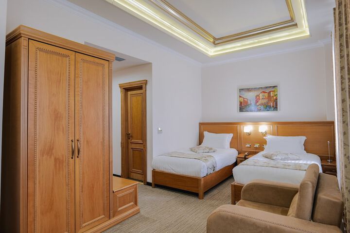 Room 13 of 79