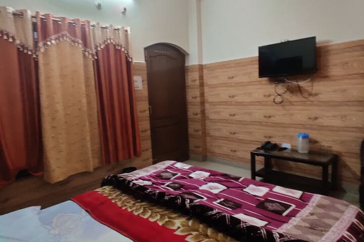 Room 4 of 13
