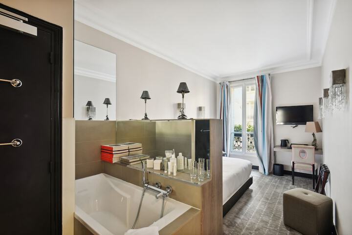 Room 9 of 43