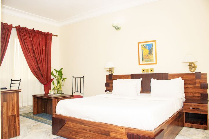Room 5 of 40