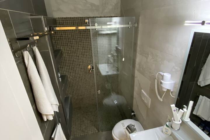 Room 64 of 109