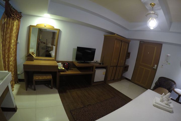Room 11 of 77