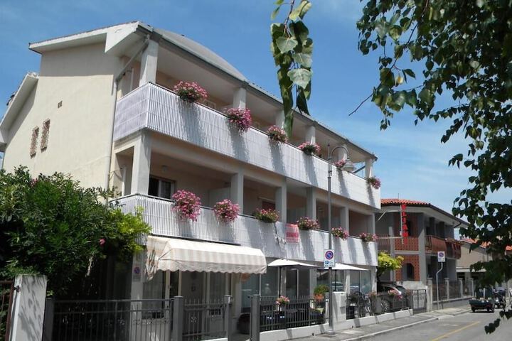 Hotel 68 of 71