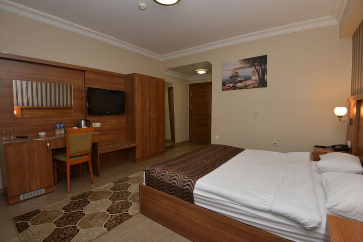 Room 8 of 24