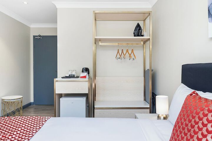 Room 21 of 38