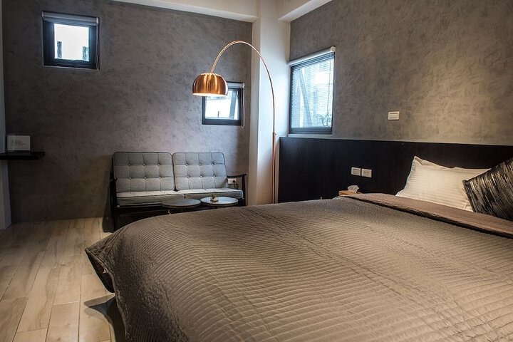 Room 16 of 100