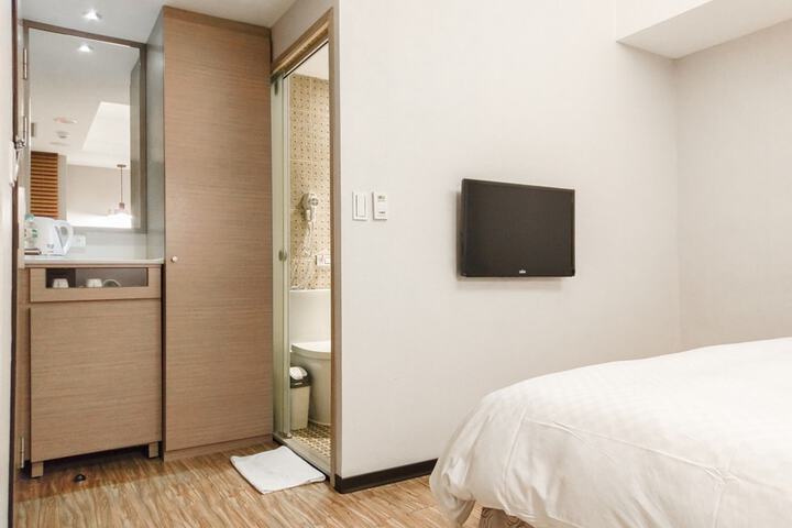 Room 5 of 75