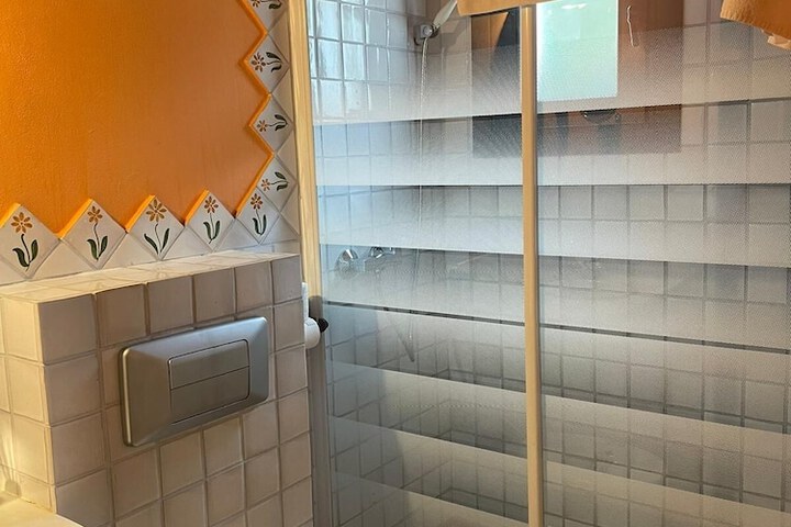Room 19 of 48