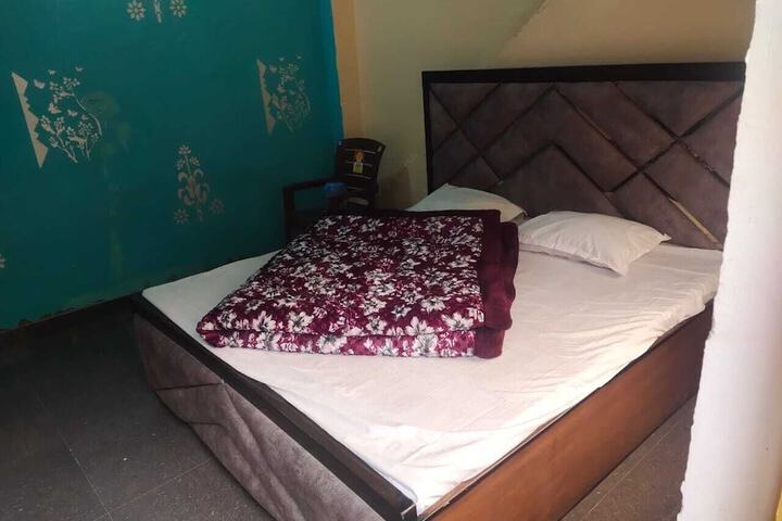 Room 13 of 40