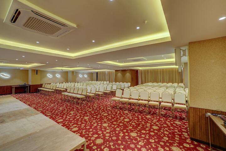 Ballroom/Hall 57 of 63