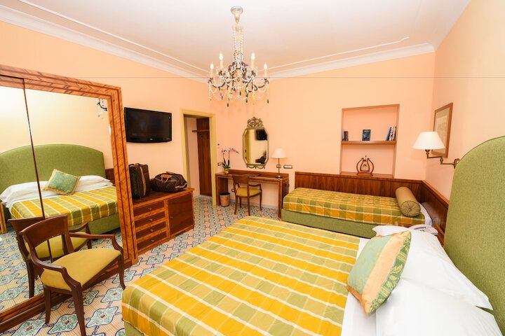 Room 10 of 150