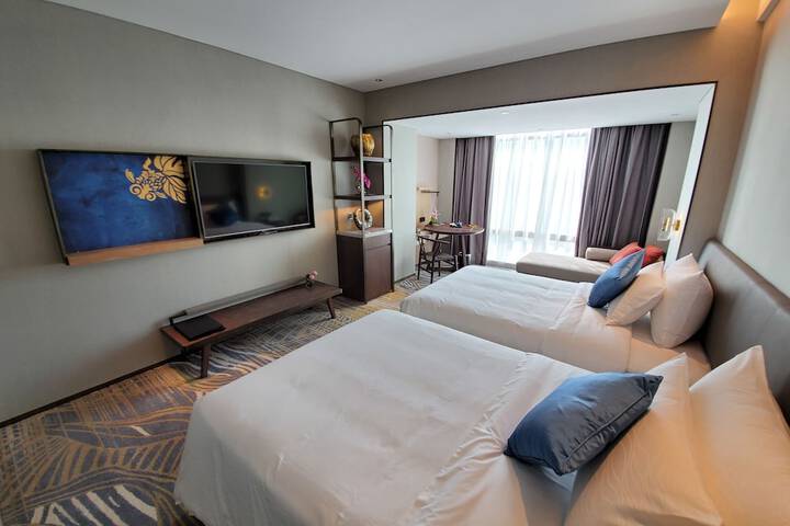 Room 3 of 99