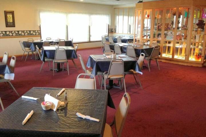 Dining 11 of 20