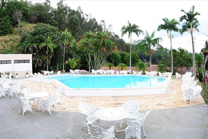 Pool 10 of 14
