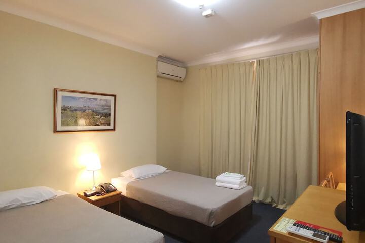 Room 34 of 73