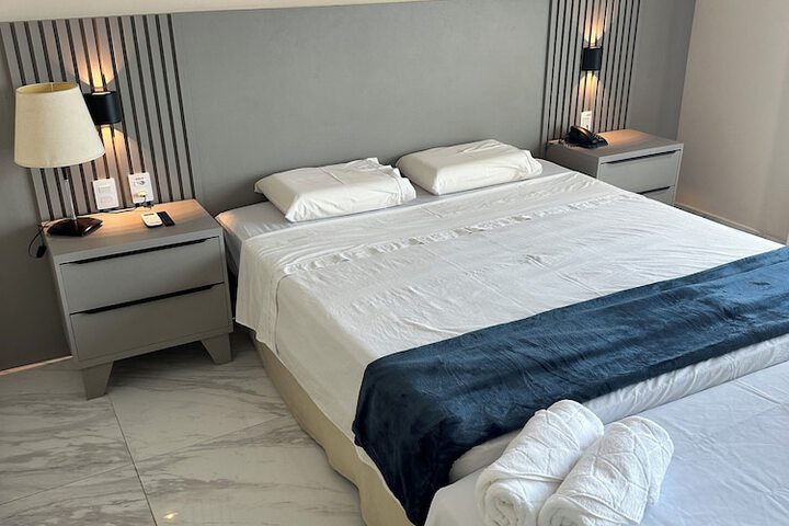 Room 7 of 28