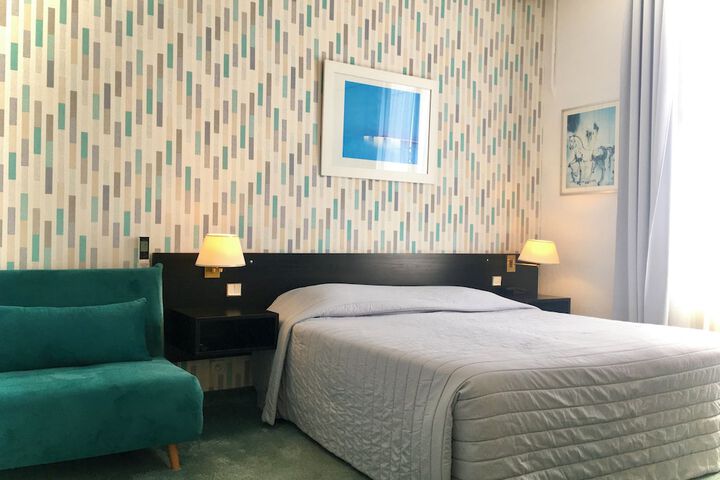 Room 21 of 62