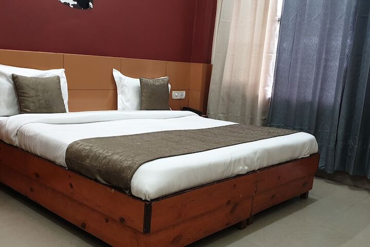 Room 9 of 26