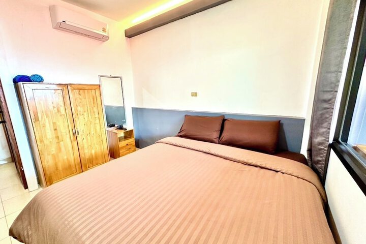 Room 44 of 177