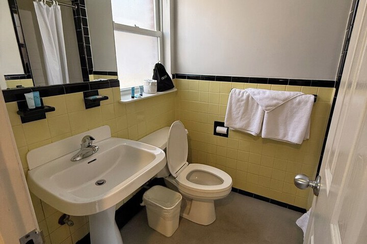 Room 13 of 65