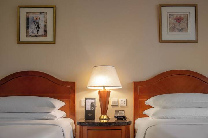 Room 28 of 77