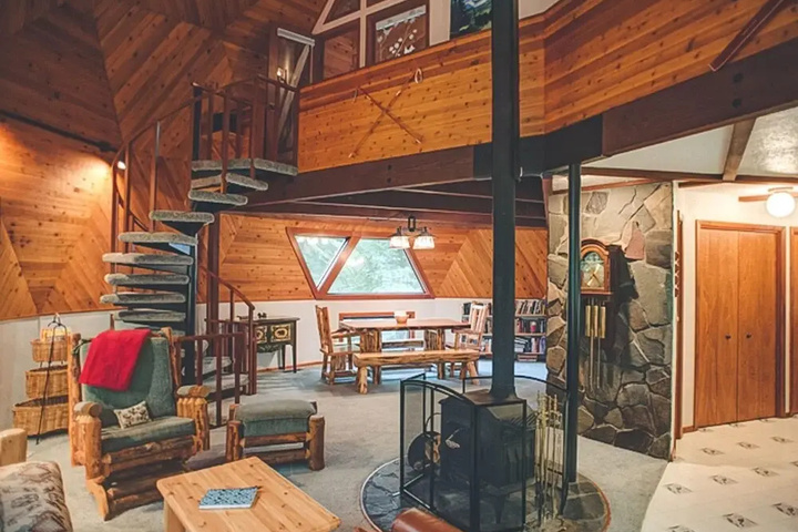 Exterior of Cedar Creek Hideaway