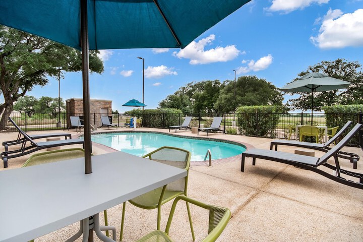 Hotel Pool