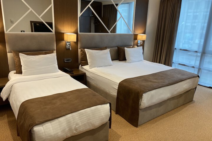 Room 32 of 342