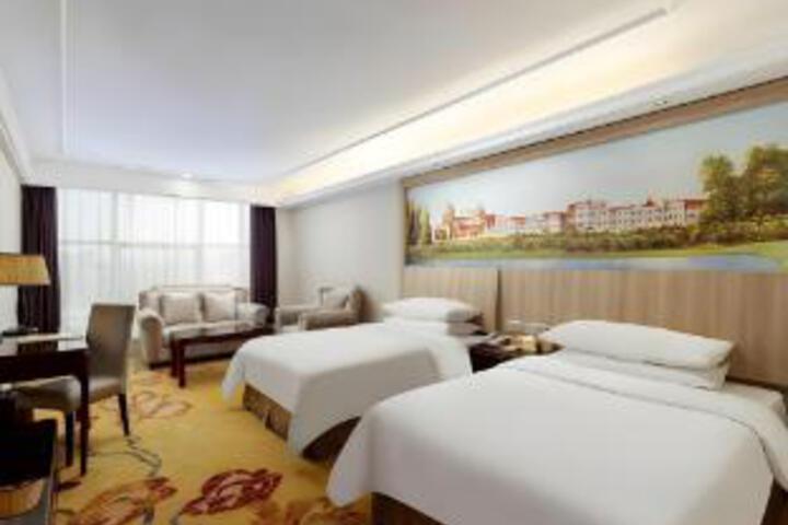 Room 18 of 18