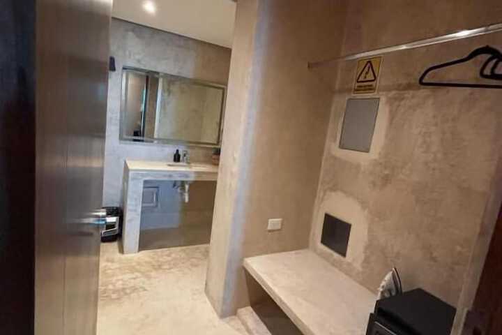Room 47 of 74