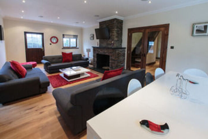 Room 8 of 12