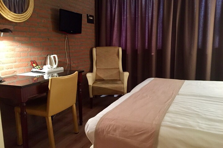 Room 11 of 31