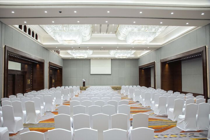 Ballroom/Hall 76 of 121