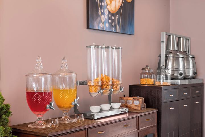 Breakfast/Coffee Service 17 of 29