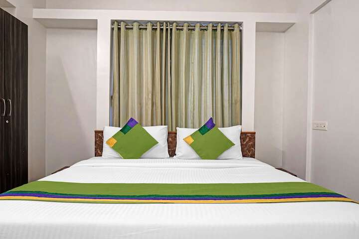 Room 13 of 35