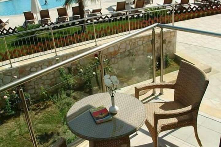 Hotel Pool