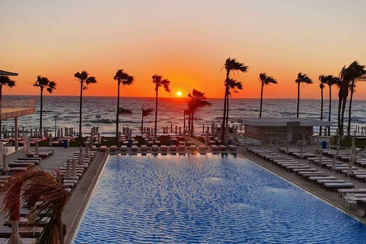 Hotel with Pool