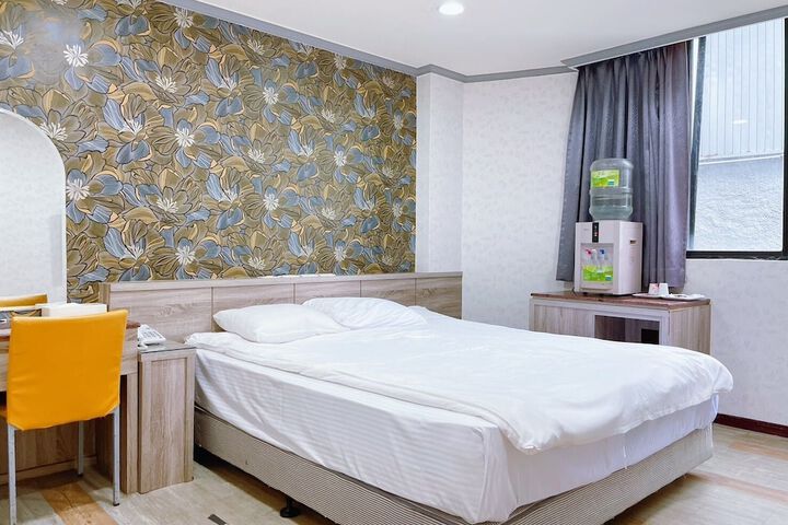 Room 14 of 31