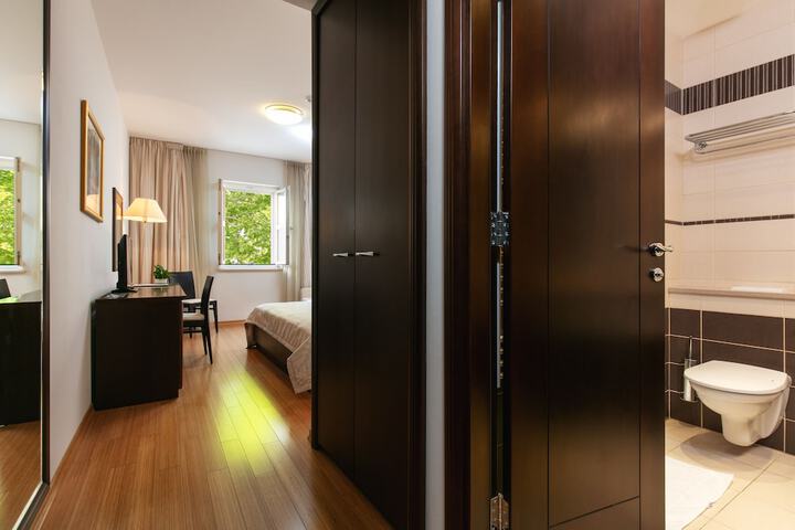 Room 29 of 144