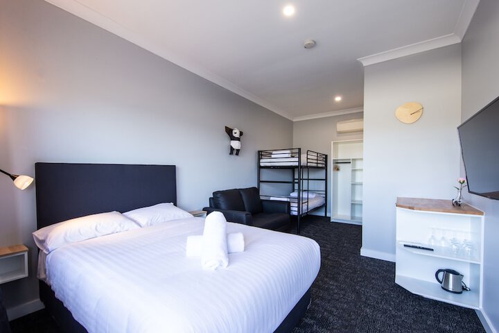 Room 9 of 39