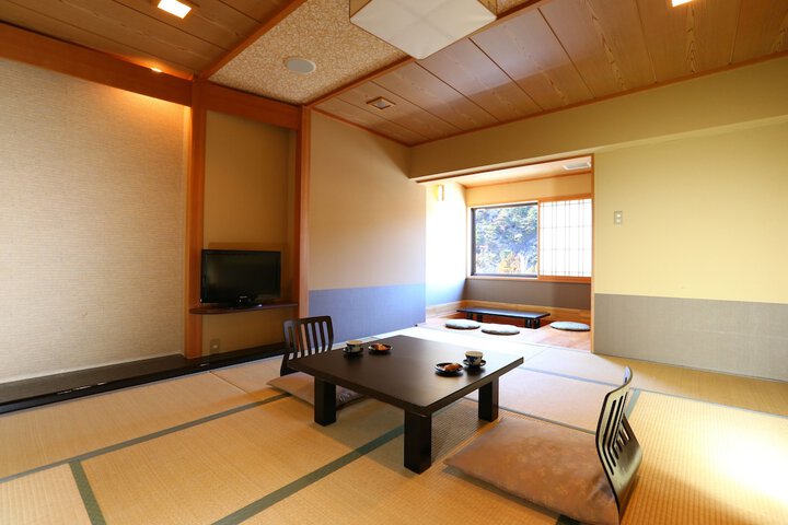 Room 15 of 94